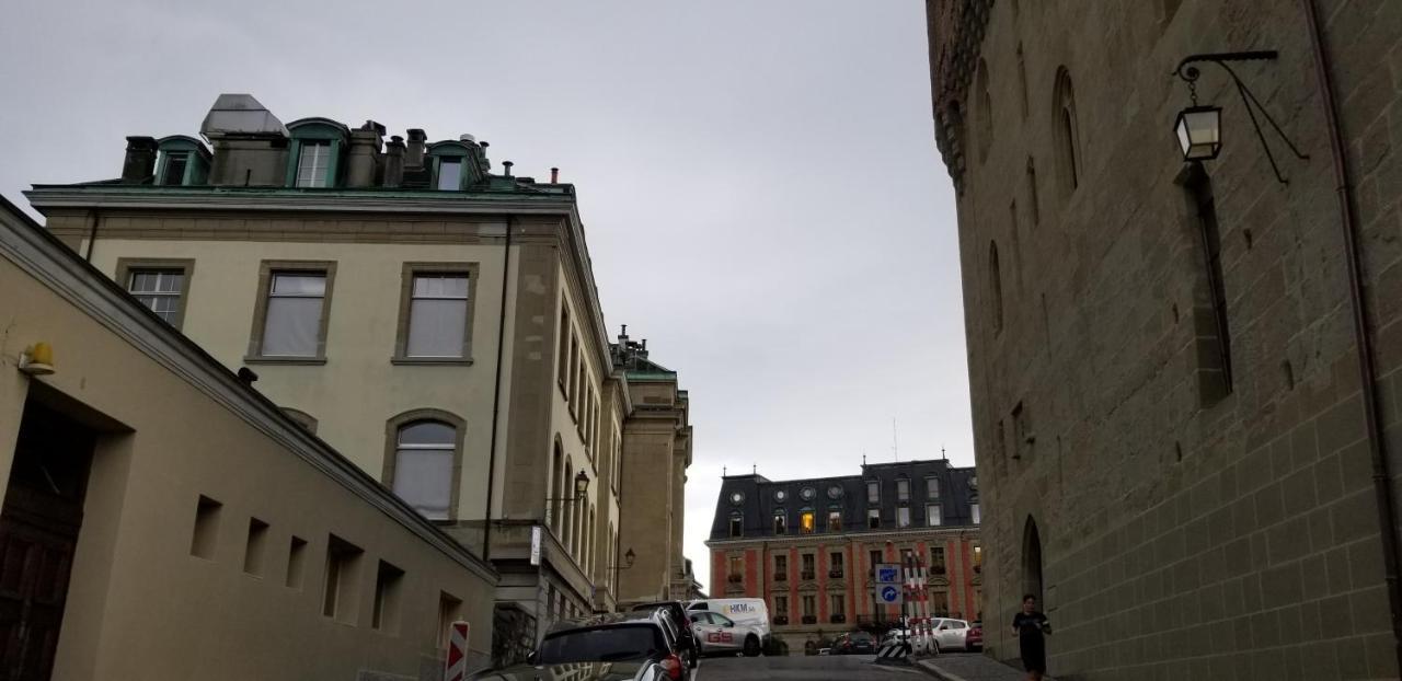 Hsh Barre 6 - City Apartment Next Cathedral Lausanne Buitenkant foto