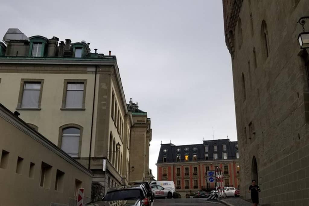 Hsh Barre 6 - City Apartment Next Cathedral Lausanne Buitenkant foto